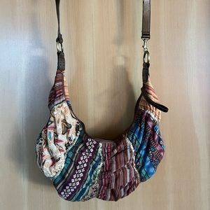 🖤 Vintage 2000s crescent bag boho sequins